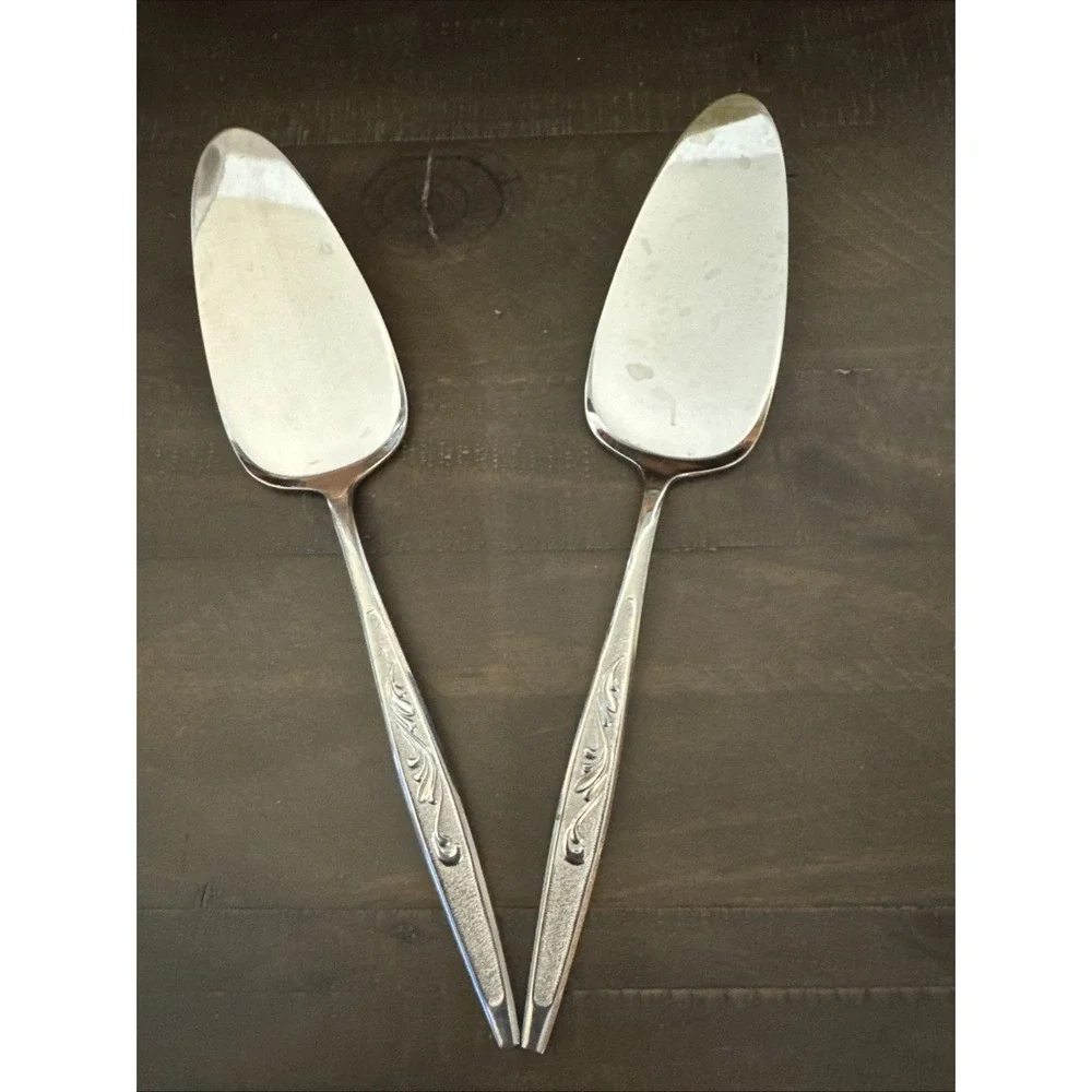Carlton CAS1 Glossy Textured Stainless Flatware - Pie/Cake Server 10 1/8